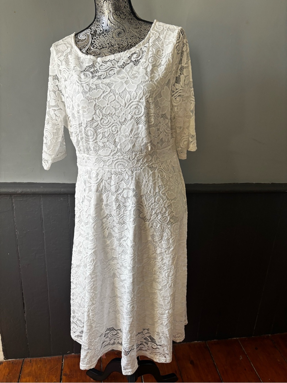 White Lace Midi Dress with Three-Quarter Sleeves and Pockets